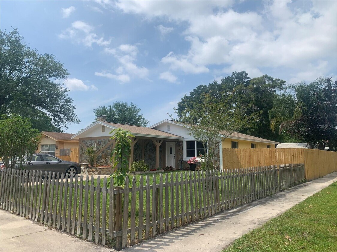 Foto principal - 6401 81st Ave