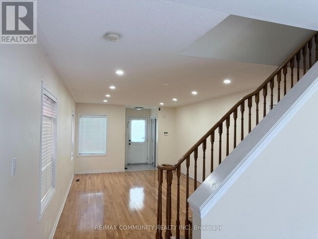 Building Photo - 26 Grosbeak Crescent