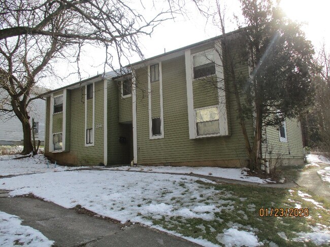 Building Photo - 300 Seitz St