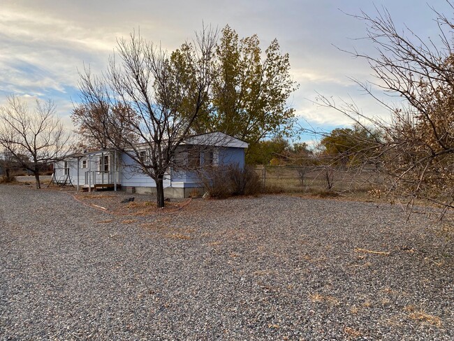 Foto del edificio - Semi-Rural 3 Bedroom 2 Bath Mobile Home wi...