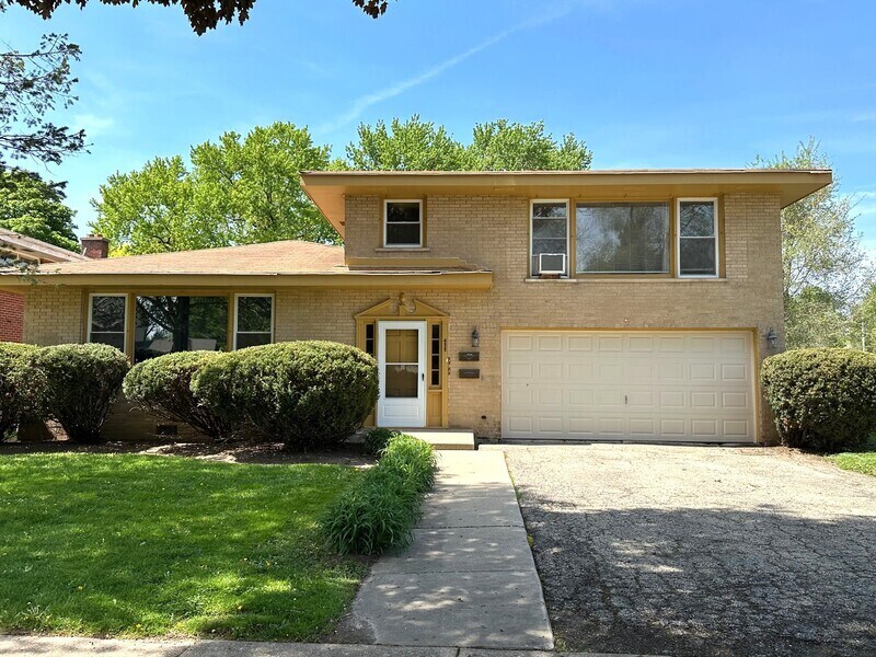 422 Edwards Ave Unit B, West Dundee, IL 60118 Condo for Rent in West