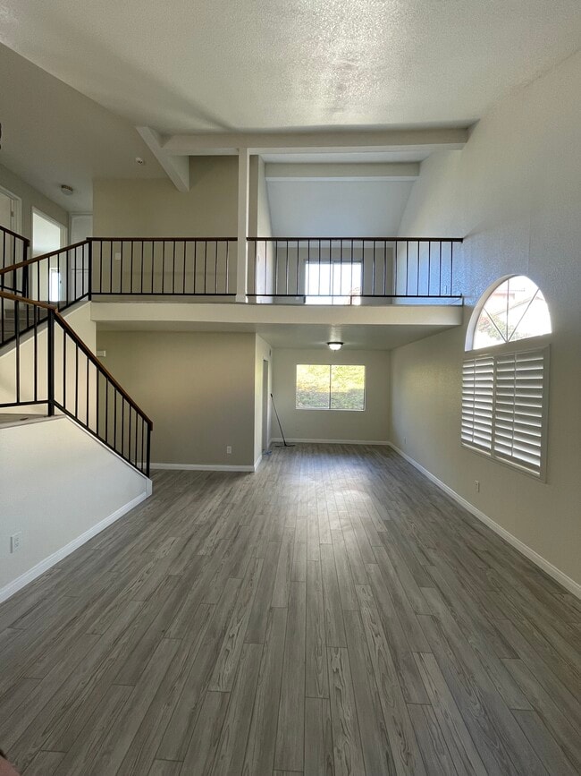 Building Photo - 6310 N Wisteria Ave