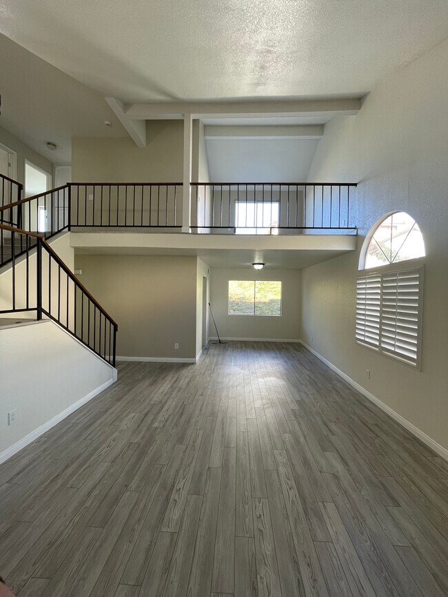 Foto del edificio - 6310 N Wisteria Ave