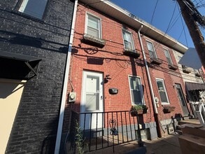 Building Photo - 4403 Davison St