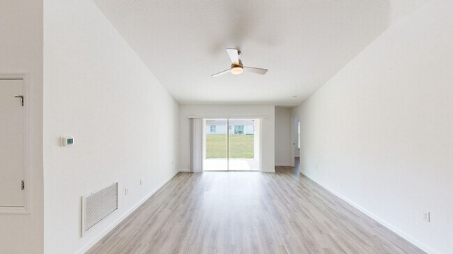 Building Photo - STUNNING 4/2 HIOME IN PALM COAST