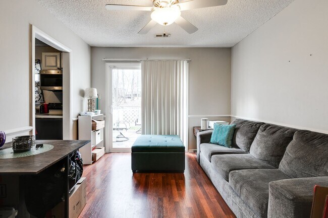 Building Photo - 3 Bedroom Townhome in Tuckahoe!
