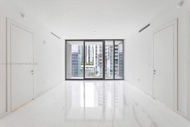 Foto del edificio - 300 Biscayne Blvd Way