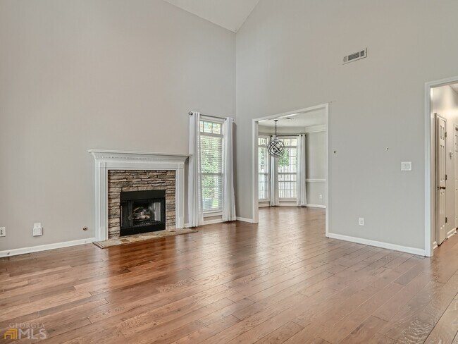 Building Photo - 128 Pine Crescent
