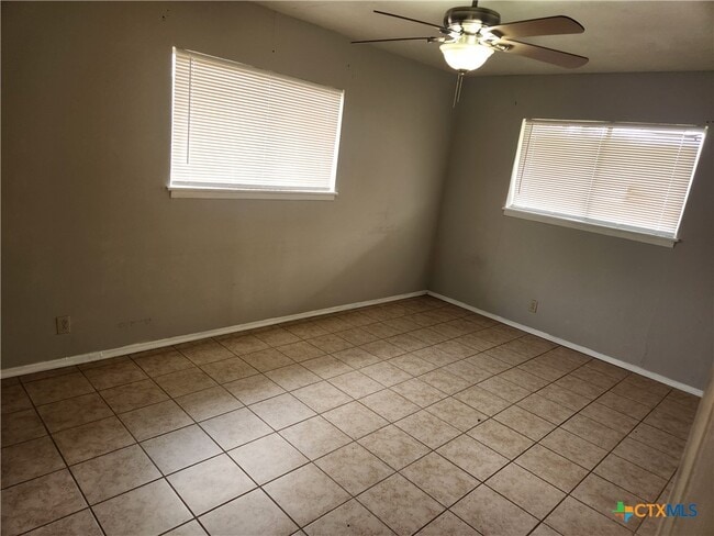 Building Photo - 1802 Avenue H A Ave