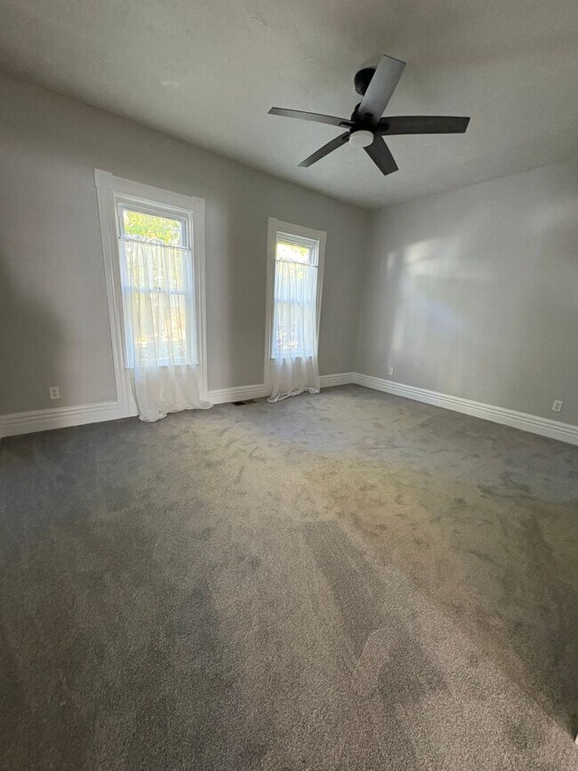 Foto del edificio - STUNNING Two Bedroom Single Family Home!