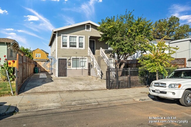 Building Photo - 5533 Scoville St