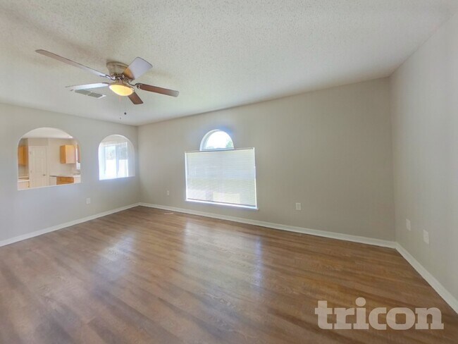 Foto del edificio - 5512 Treig Ln