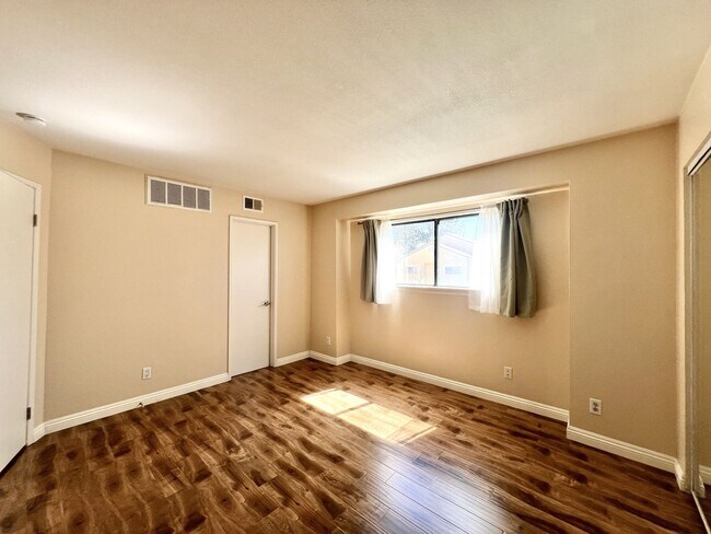 Foto del edificio - 10655 Lemon Ave