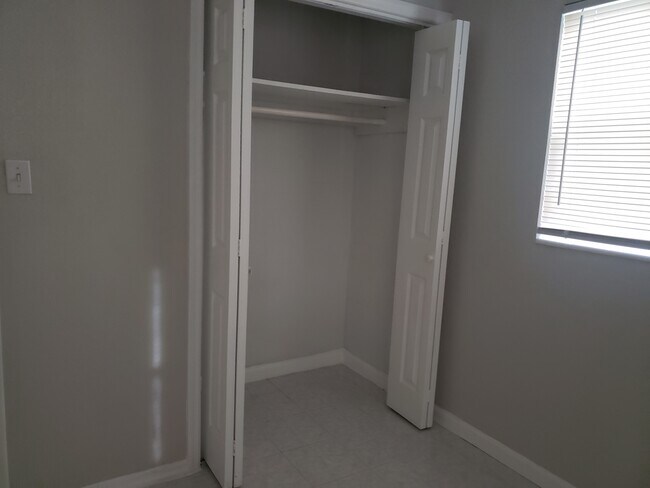 Building Photo - 480 Garden Dr S
