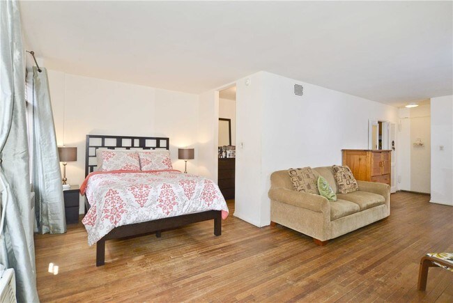 Foto del edificio - 665 Thwaites Pl