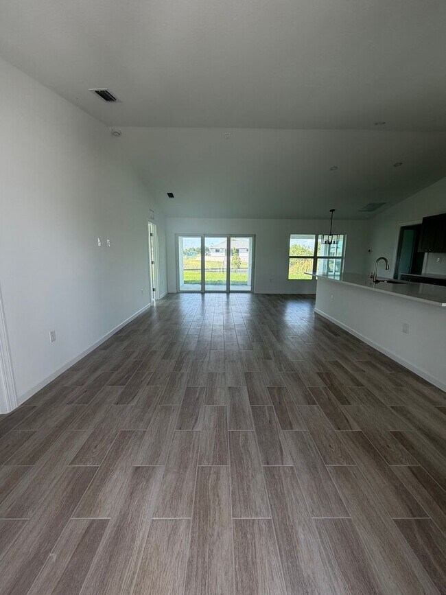 Foto del edificio - 1301 NE 11th Terrace