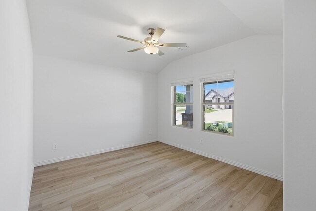 Foto del edificio - 3407 Copperwood Dr