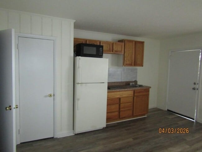 Building Photo - 204 4th Ave N