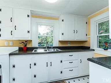 Kitchen - 403 N Melville St