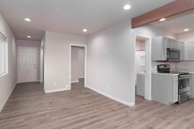 Building Photo - 1314 W Mallon Ave