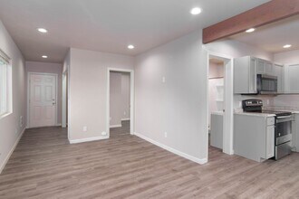 Building Photo - 1314 W Mallon Ave
