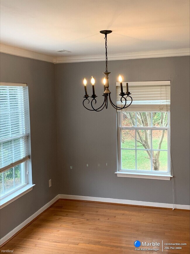 Building Photo - 3 br, 2.5 bath Townhome - 2830 Goyne Ter