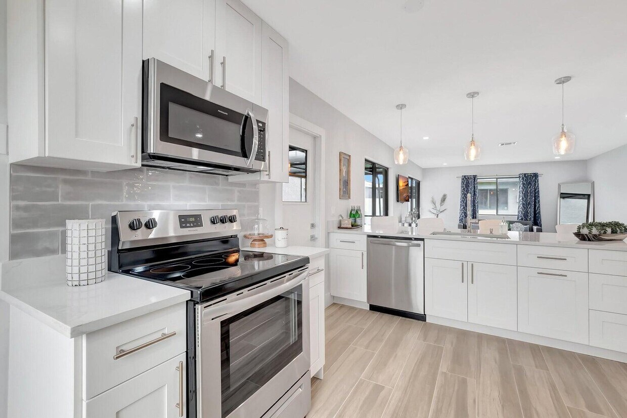 Foto principal - 14820 Wildflower Ln
