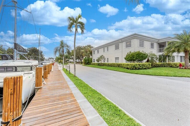 Foto del edificio - 6449 Bay Club Dr
