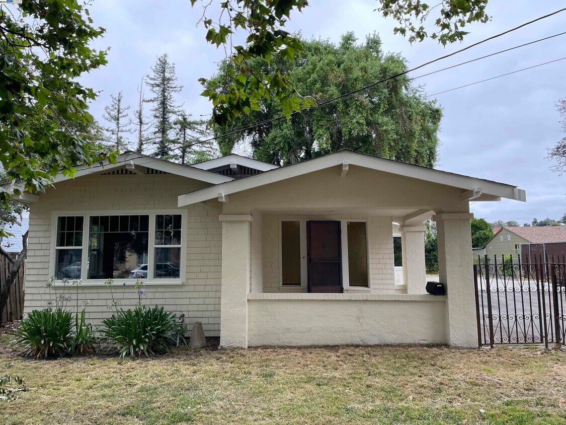 Foto principal - 838 Cherry Way