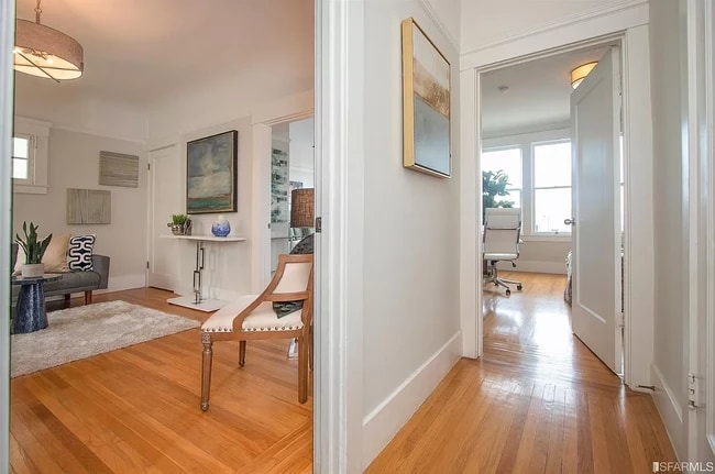 Entry way - 1345 16th Ave