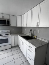 Building Photo - 557 E 6th Ave