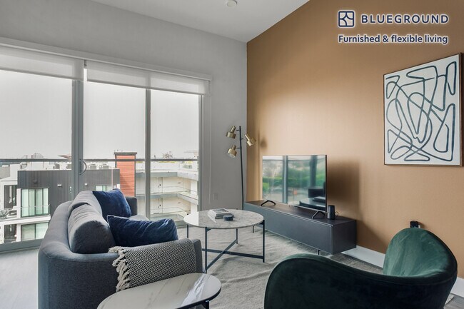 Foto del edificio - 3838 Dunn Dr