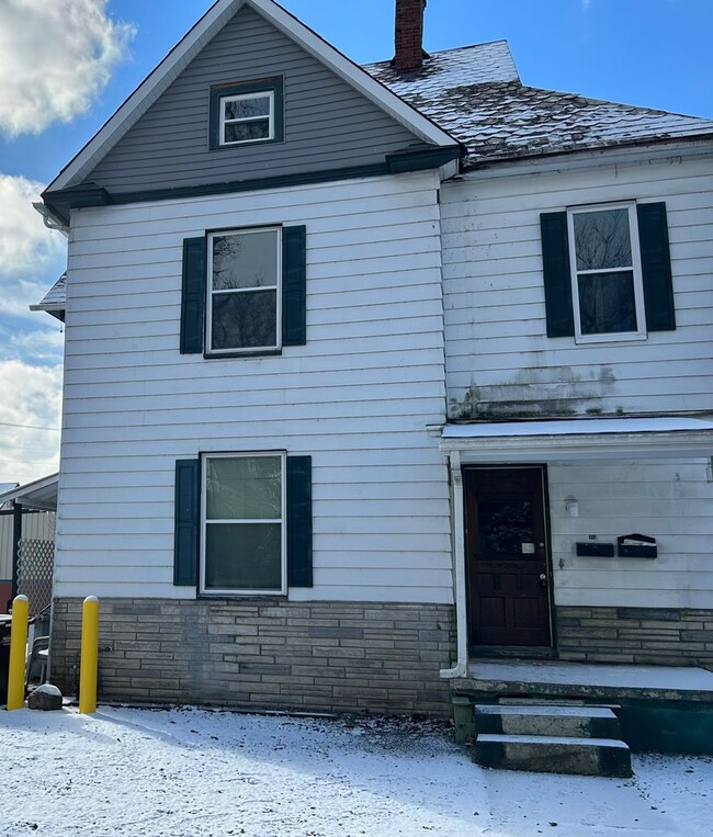 Building Photo - 212 Blaine St