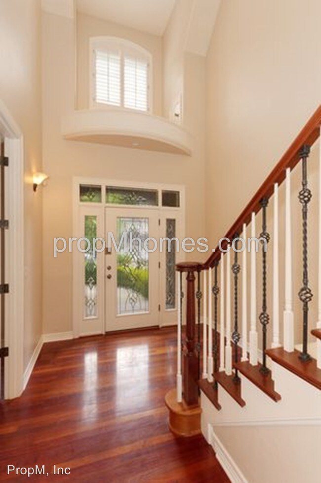 Building Photo - 565 SE 46th Dr