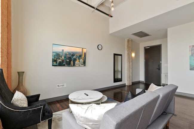 Building Photo - 500 S Ervay St