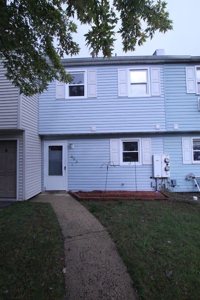 Foto del edificio - Spacious & Well-Maintained Home