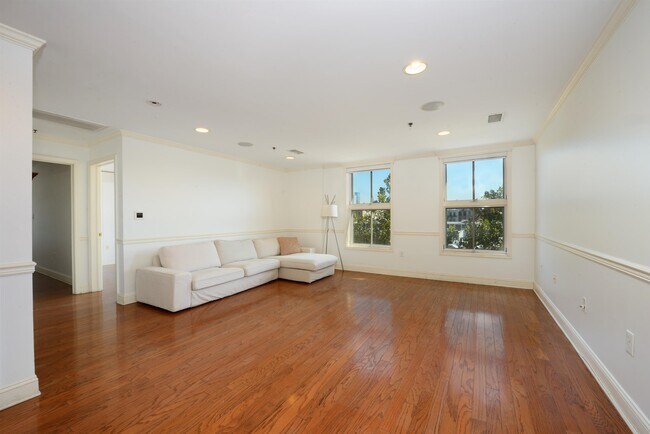 Foto del edificio - 812 Grand St