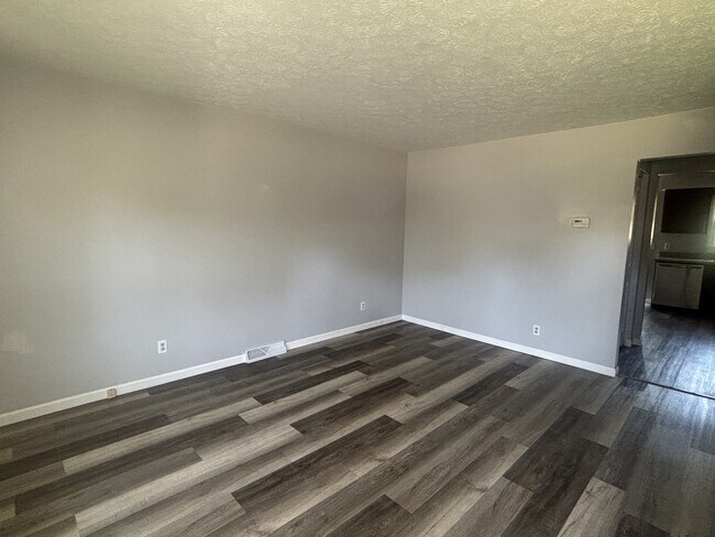 Foto del edificio - 601 Lakeview Dr