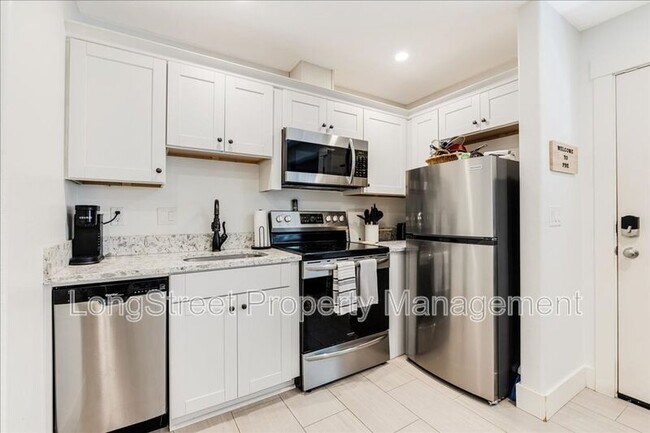 Building Photo - 8115 N Ivanhoe St