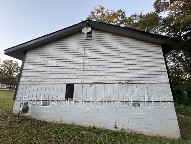 Building Photo - 1313 Ridgeview Dr