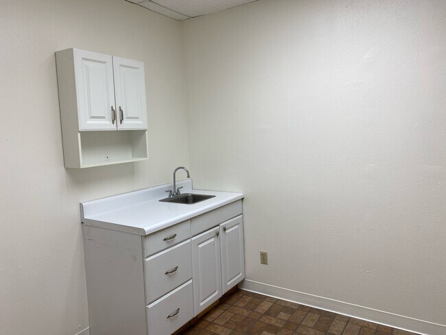 Foto del edificio - 10333 Seminole Blvd