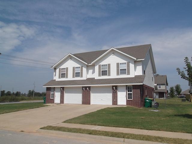 Foto principal - 942 Meadowlands Dr