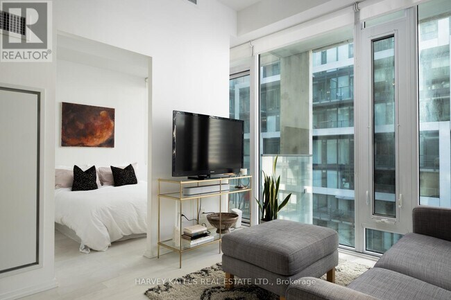 Building Photo - 8 Hillsdale Ave E