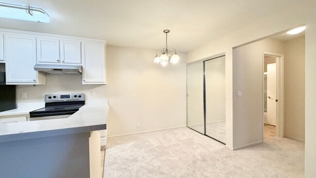 Foto del edificio - Remodeled 1 Bed 1 Bath Condo. Stainless Steel Appliances. Pool and Hot Tub