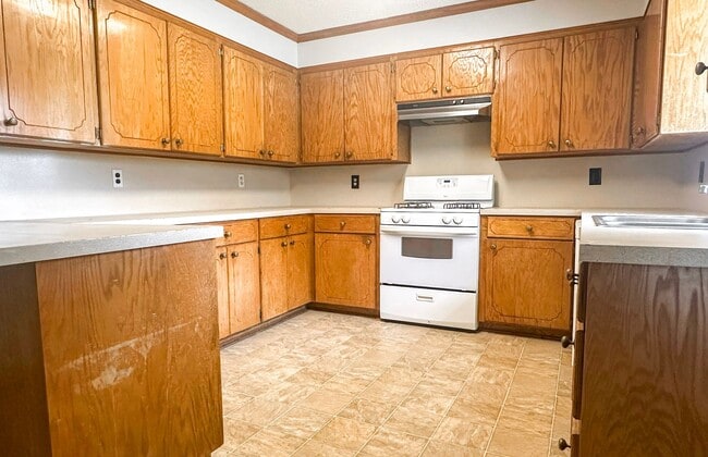 Building Photo - 3 Bedroom 2.5 Bath House in Texarkana, TX