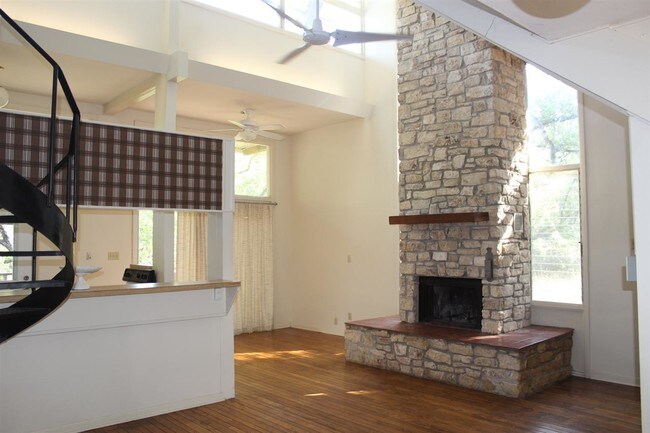 Building Photo - 300 Yonder Dr