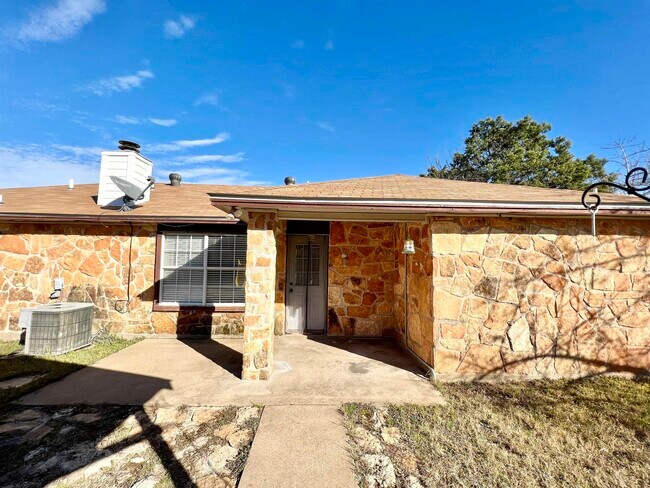 Foto del edificio - 610 Cypress Ln