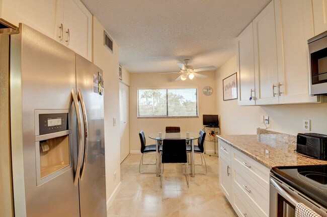 Foto del edificio - 15075  Witney Road 305