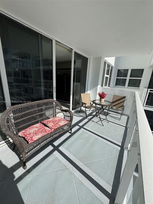 Foto del edificio - 2030 S Ocean Dr