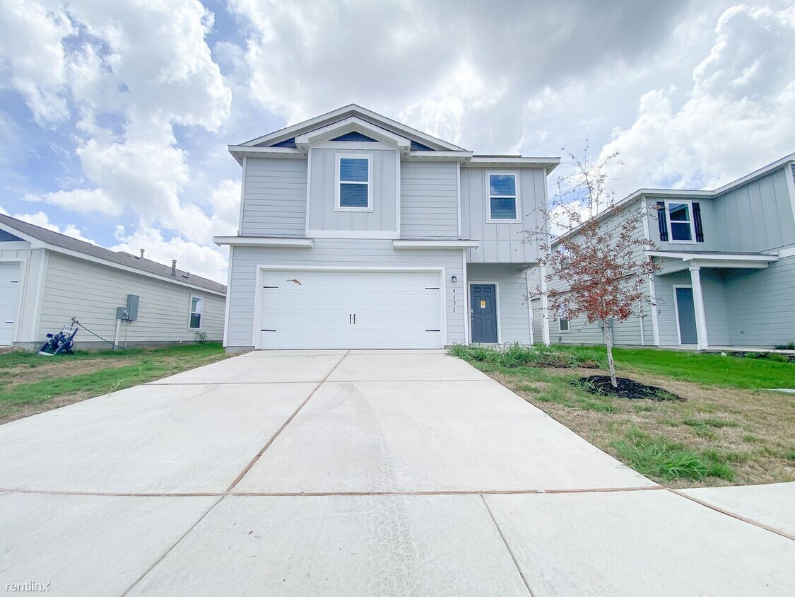 4 br, 2.5 bath House 4131 Trail de Paris House Rental in Canyon Lake, TX